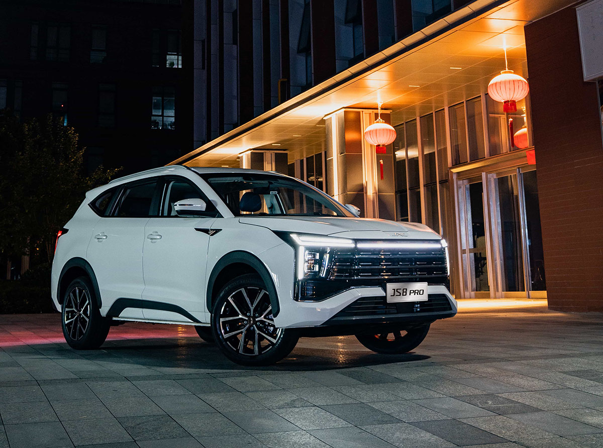 جاك JS8 PRO.. سيارة SUV عائلية بسبع مقاعد تجمع بين الرحابة والفخامة والتكنولوجيا
